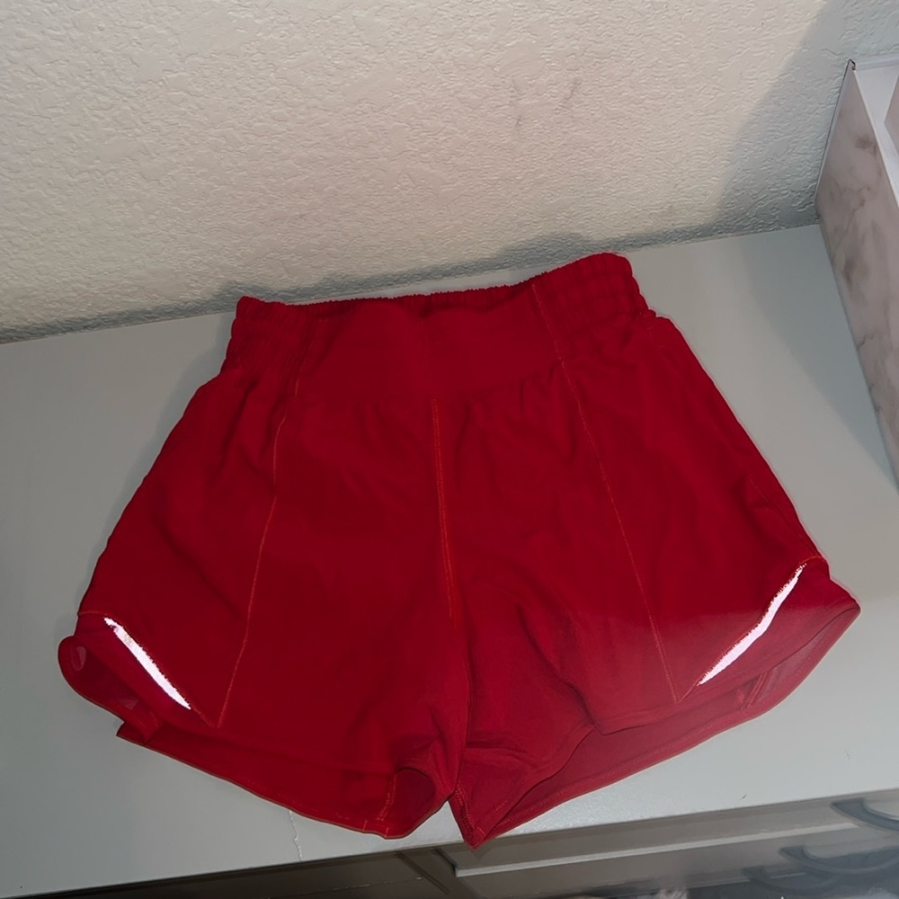 Lululemon Hotty Hot Low-Rise Lined Short 4”